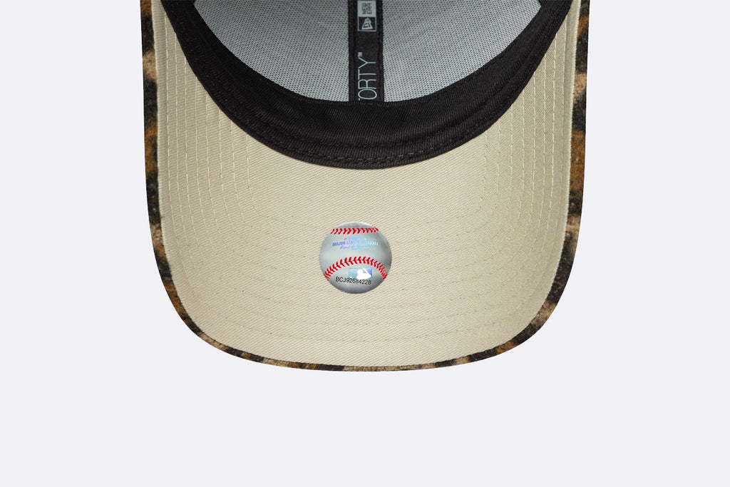 New Era Wmns New York Yankees MLB Cosy Animal Leopard 9FORTY