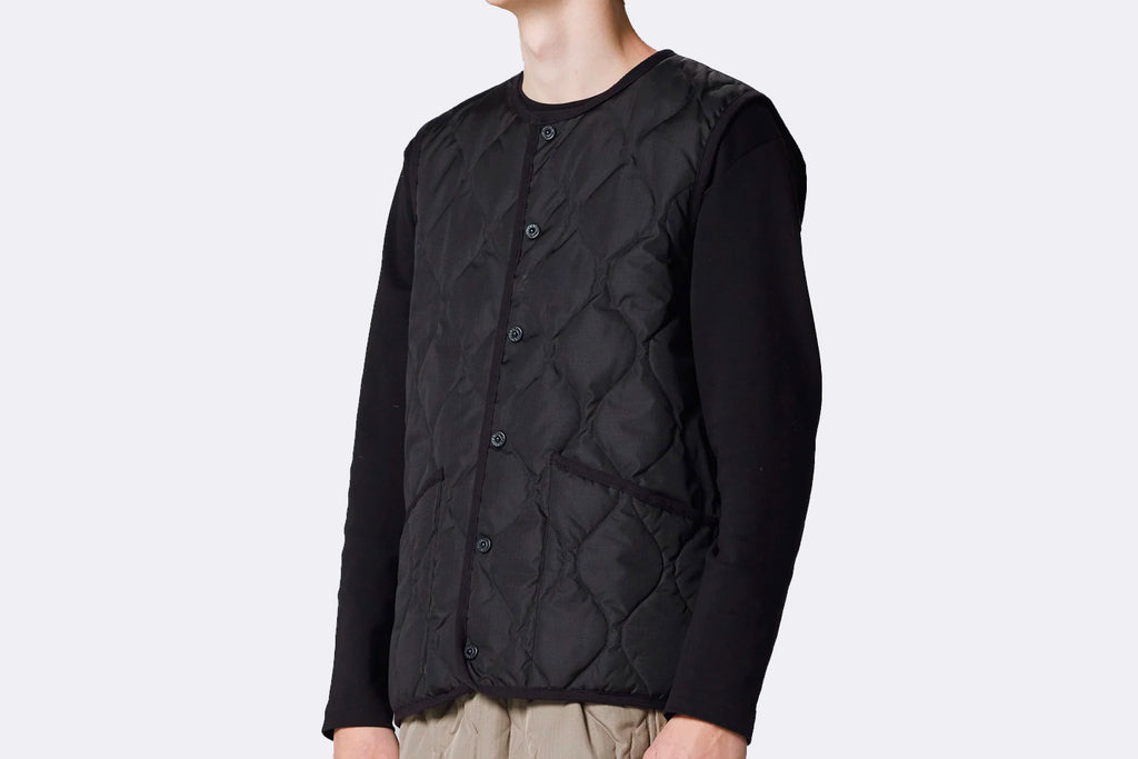 Taion Unisex Military Button Crew Neck Down Vest Black