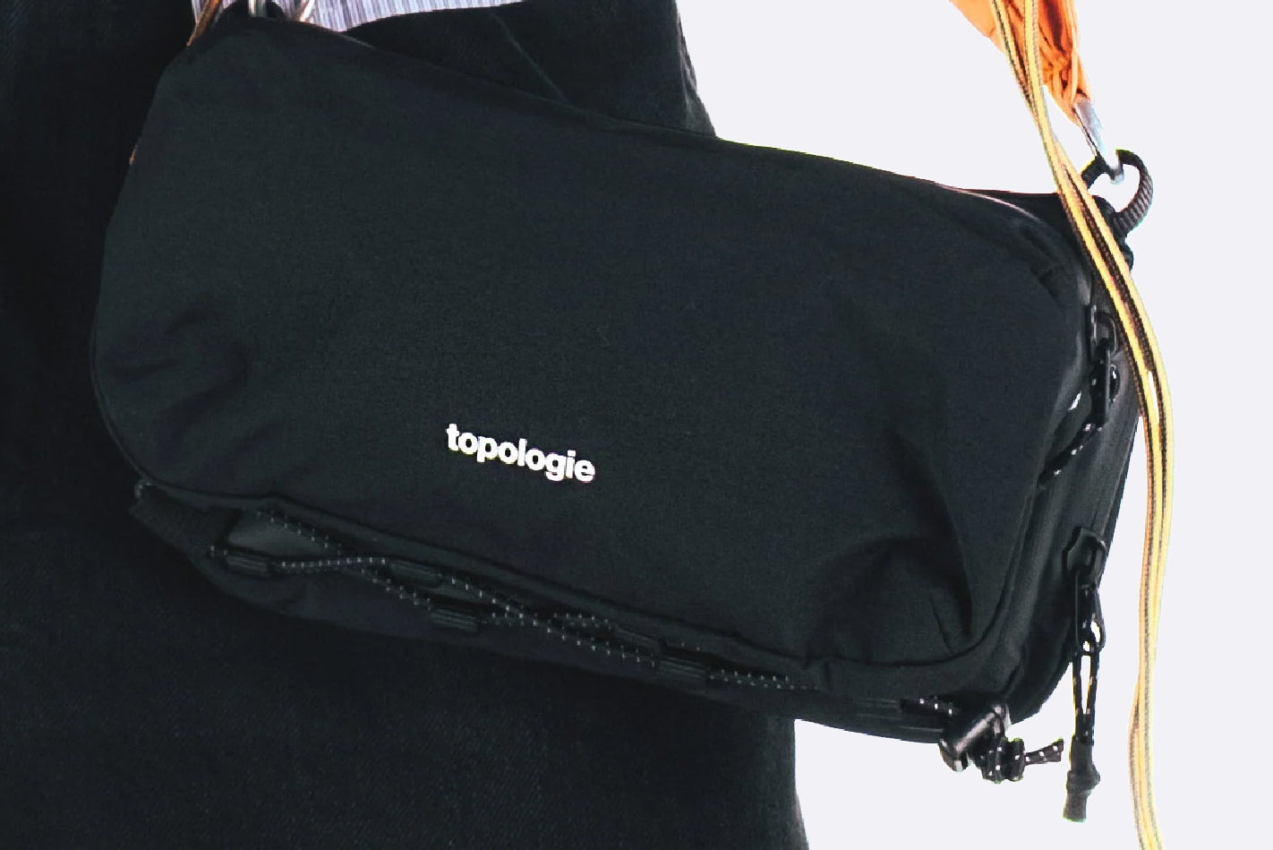 Bolso Topologie Bottle Sacoche Medium Negro Unisex