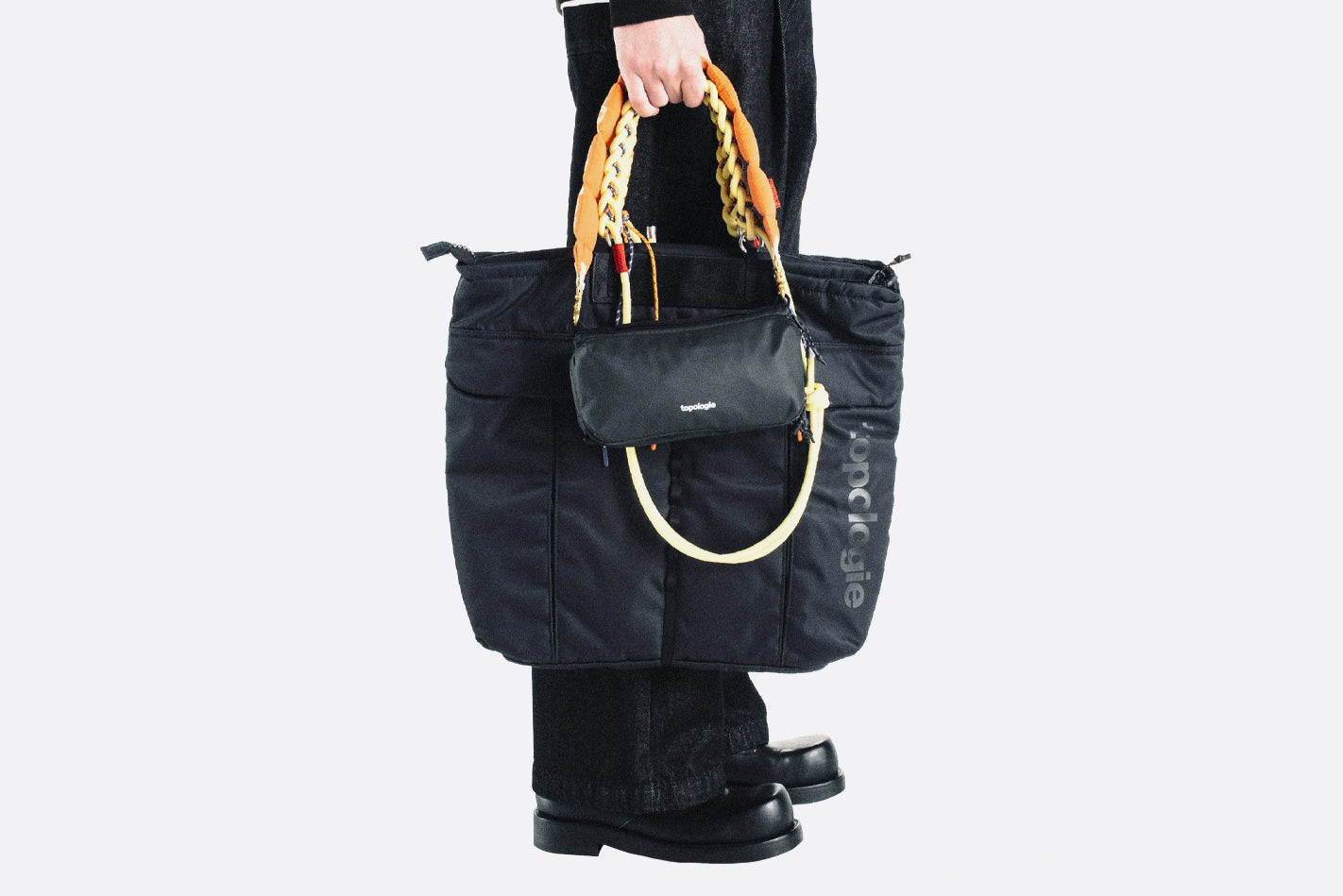 Bolso Topologie Bottle Sacoche Medium Negro Unisex