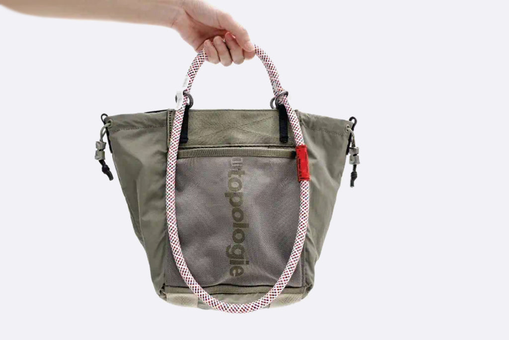 Bolso Topologie Summit Tote Small Negro Reversible Unisex