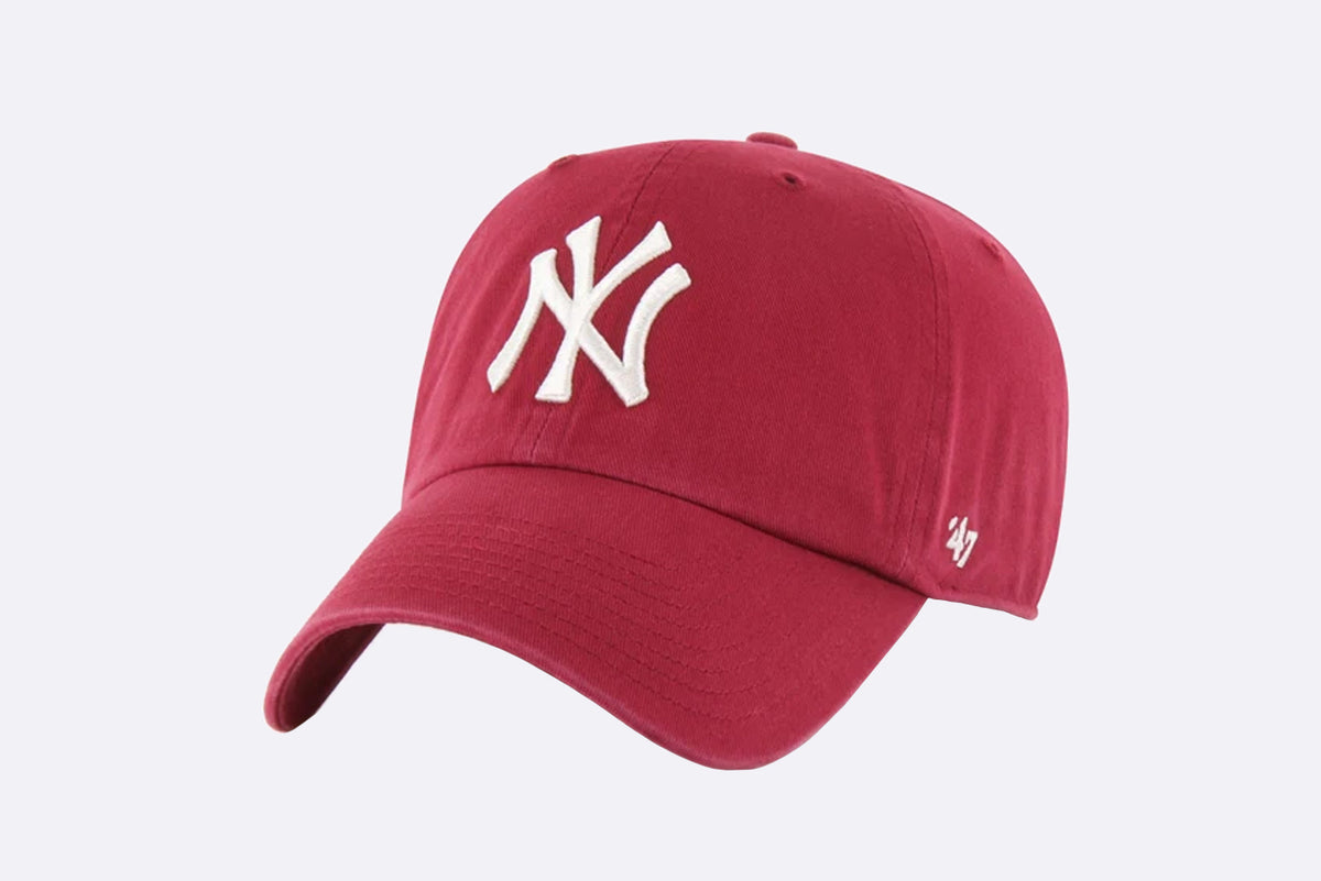 Gorra MLB New York Yankees 47 Brand en color rojo Unisex, vista frontal