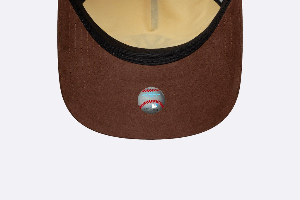 Gorra New Era MLB Suede Visor New York Yankees 9FIFTY Snapback A-Frame Beige Unisex
