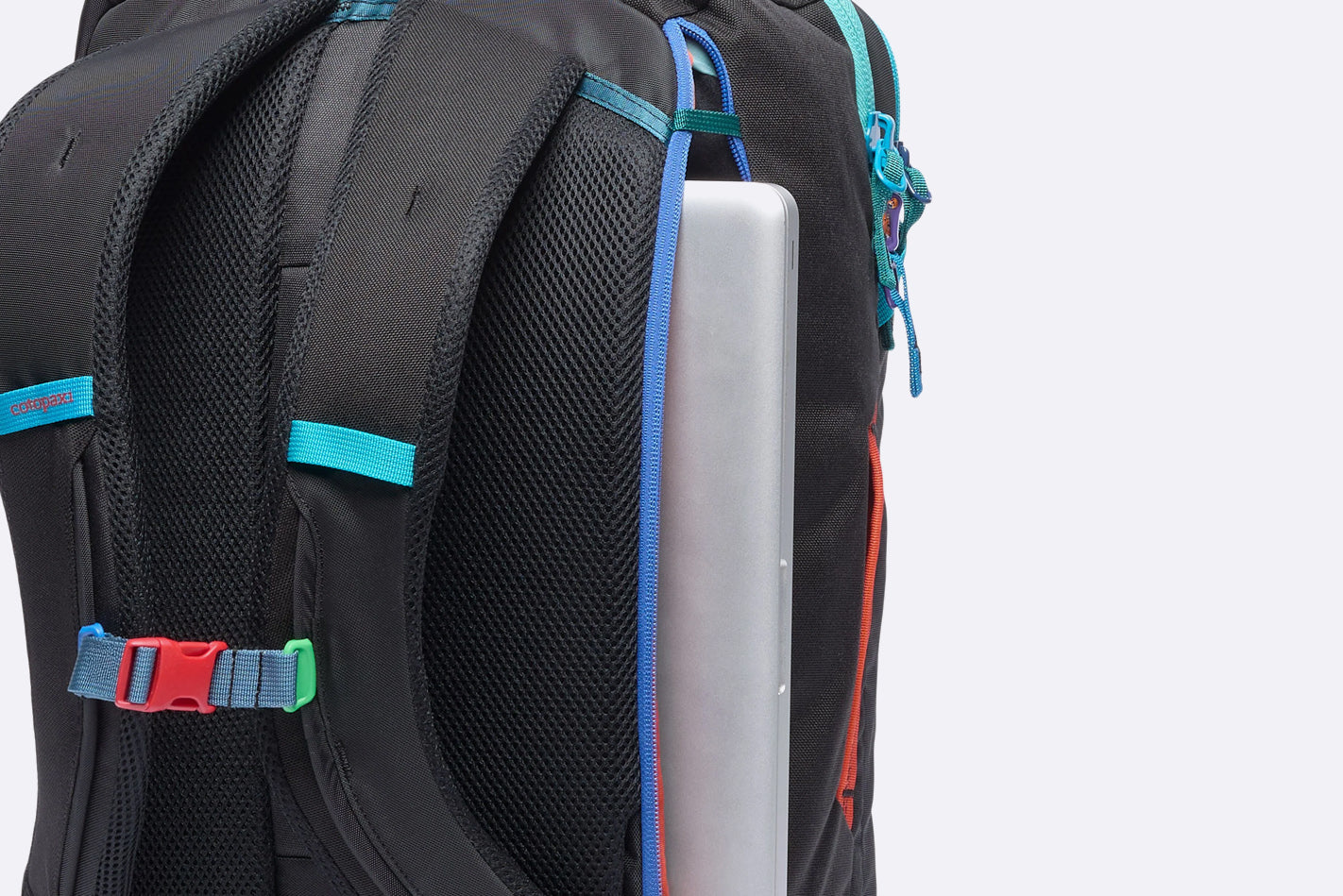 Mochila Cotopaxi Allpa 28L Travel Pack Del Dia Dark Unisex