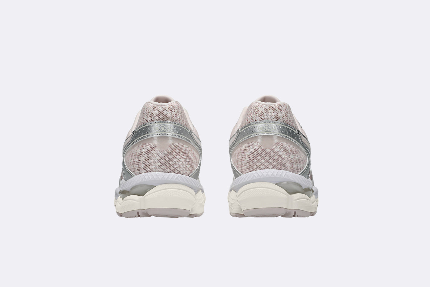 Zapatillas Asics GEL-CUMULUS 16 en color rosa y gris para mujer, vista del talon