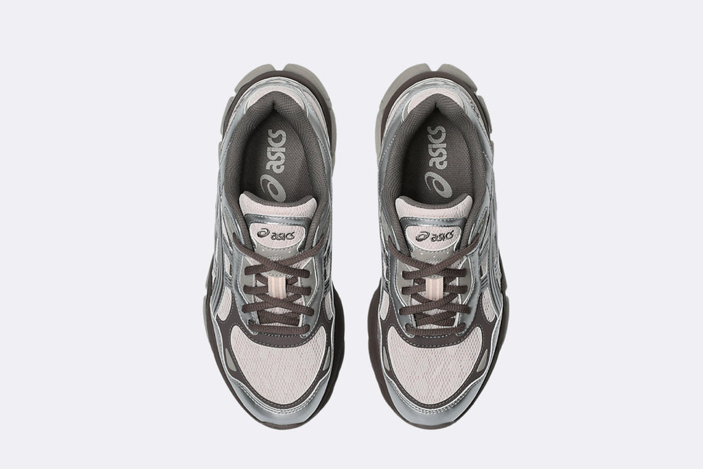 Zapatillas Asics GEL-NYC -2.0 en color rosa y marrón para mujer, vista desde arriba